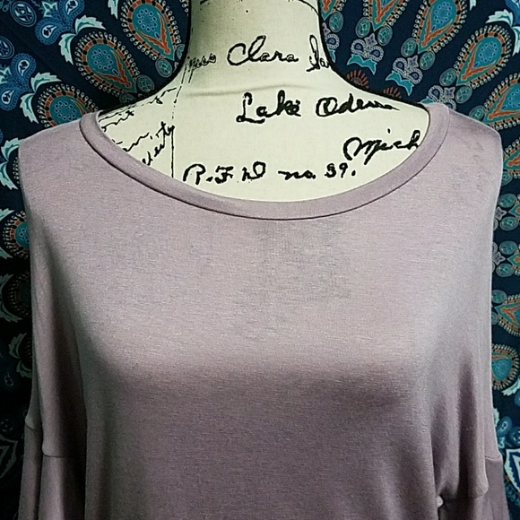 CLEARANCE! Bell Sleeved Top - Picture 5 of 6